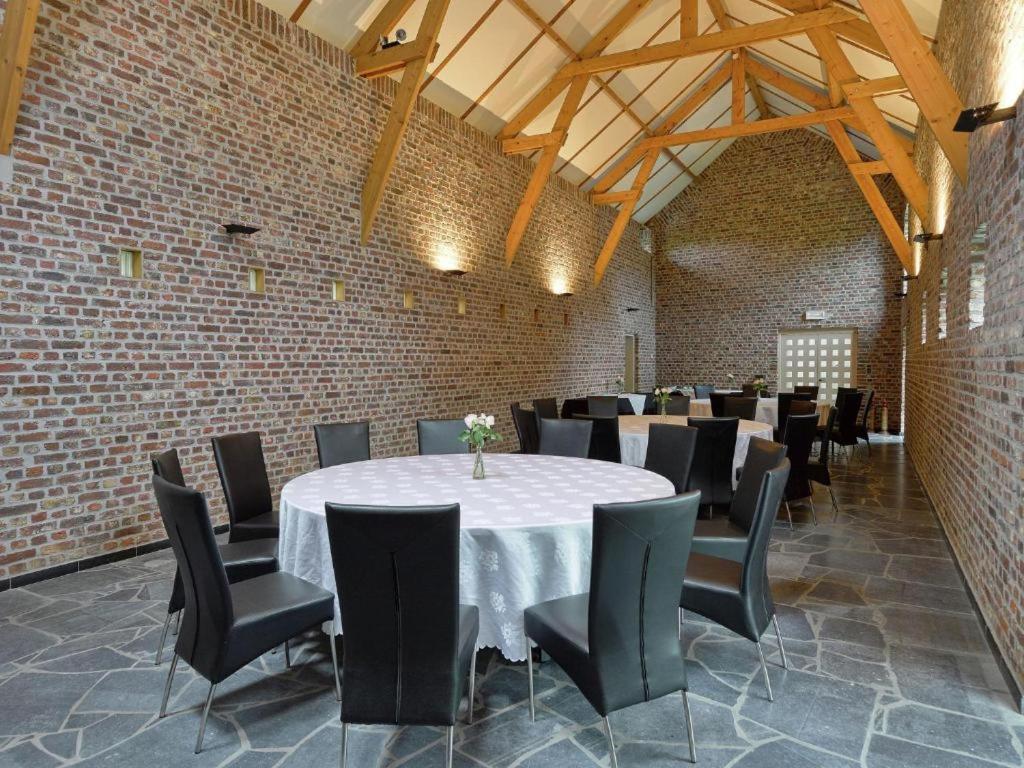 Отель Het Bloesemklooster Relais Синт-Трёйден Экстерьер фото