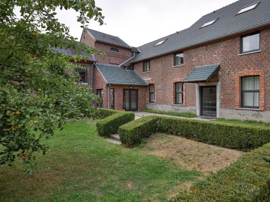 Отель Het Bloesemklooster Relais Синт-Трёйден Экстерьер фото