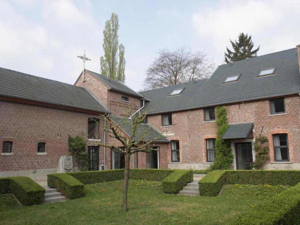 Отель Het Bloesemklooster Relais Синт-Трёйден Экстерьер фото